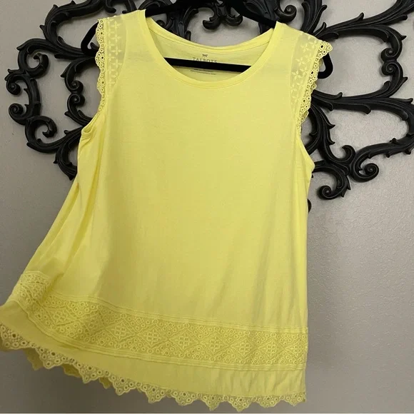 Talbots Top Cap Sleeve Eyelet Lace Trim Size Medium Petite - Picture 1 of 12